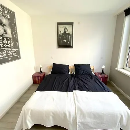 Who's Anton? Monnickendam, Vlak Bij Amsterdam * Monnickendam