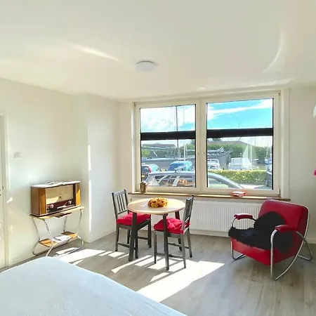 Who's Anton? Monnickendam, Vlak Bij Amsterdam